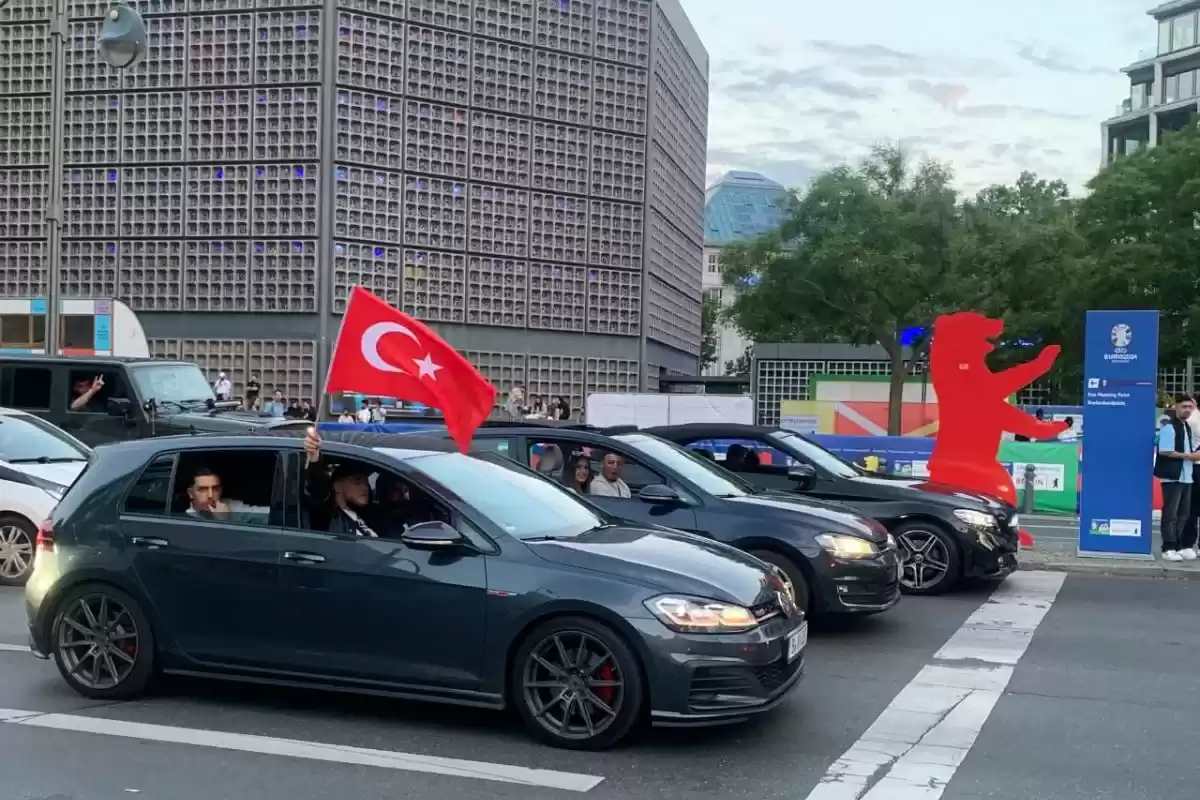 Usai Dipecundangi Portugal, Suporter Turki Buat Kegaduhan di Jalanan Berlin