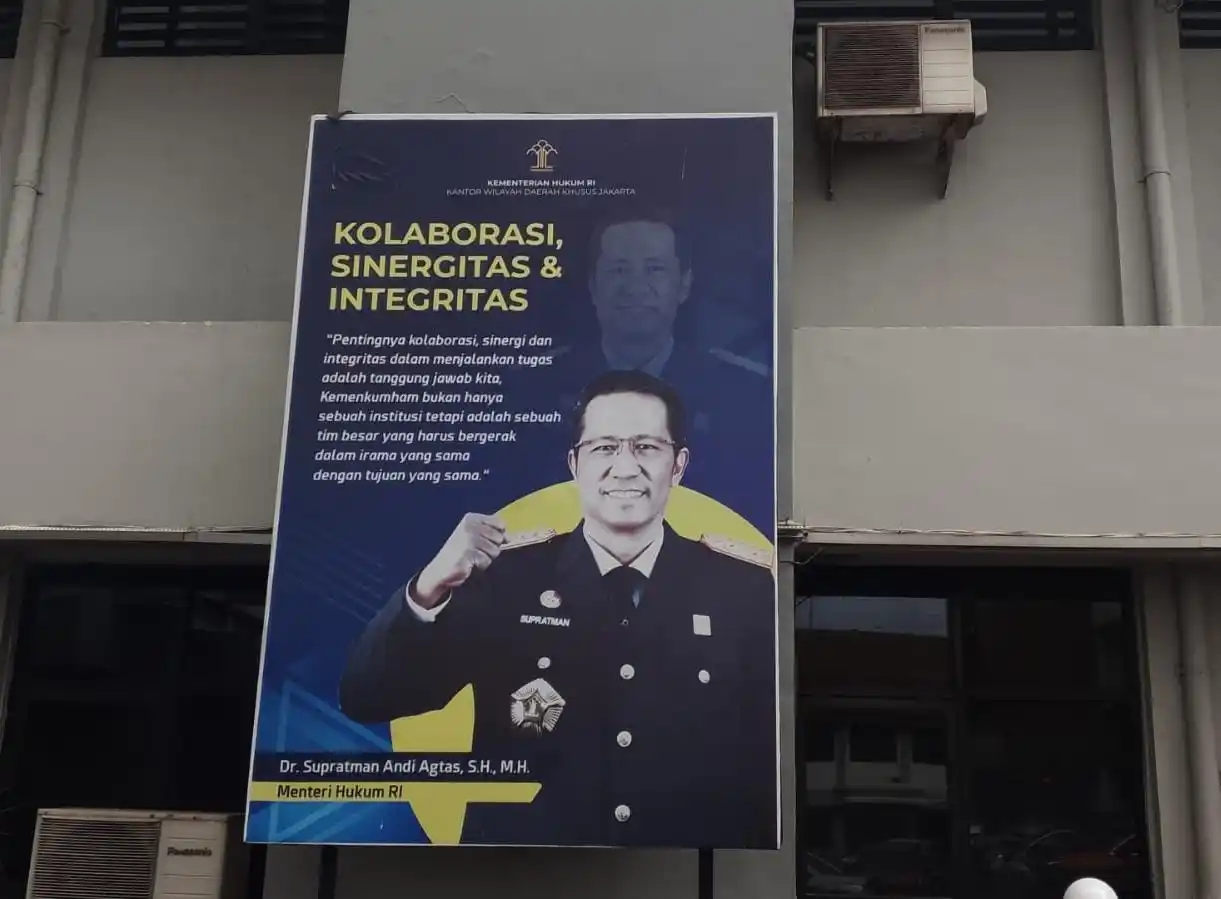 Baliho Menteri Hukum Supratman Andi Agtas (Foto: Dok MI/Adelio Pratama)