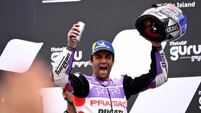 Johann Zarco merayakan hasil MotoGP Australia 2023 di podium teratas (Foto : AFP)