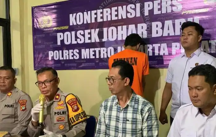 Kepolisian tangkap tersangka berinisial S (54) yang menganiaya pria lanjut usia (lansia), YM (70) hingga berujung maut (Foto: Antara)