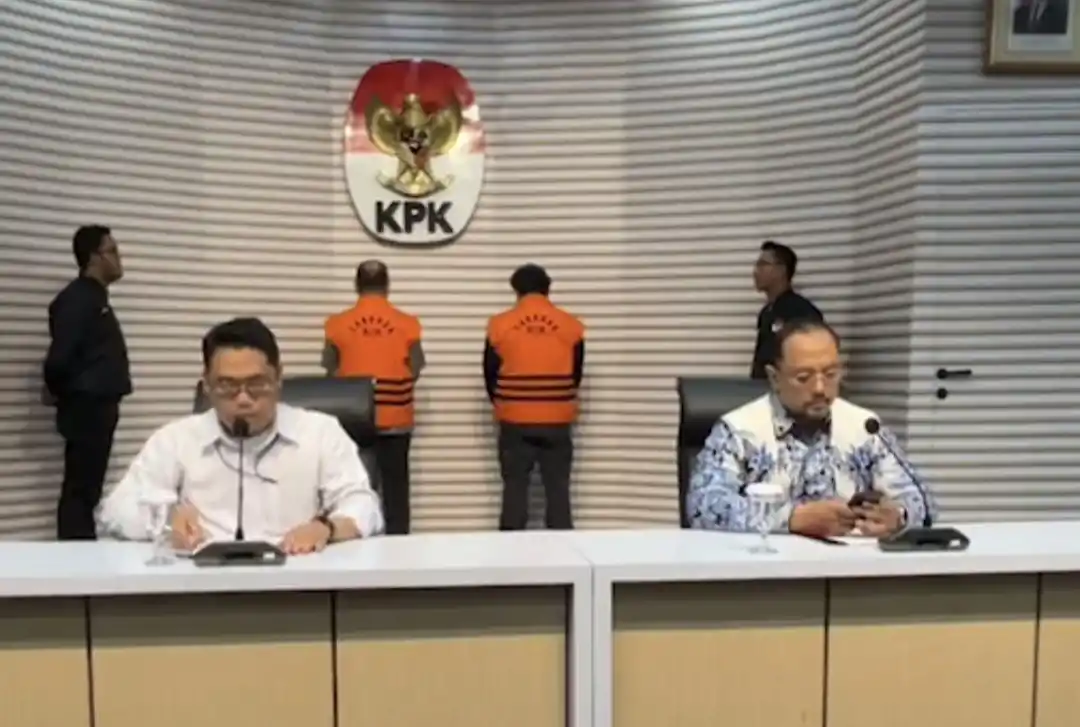 Jubir KPK, Tessa Mahardika Sugiarto (kanan) dan Dirdik KPK, Asep Guntur Rahayu (kiri) dalam sebuah konferensi pers (Foto: Dok MI/Aswan)
