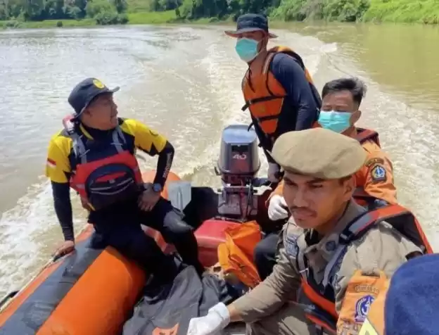 Tim SAR Gabungan telah menemukan korban tenggelam di Sungai Pakkasolo Bone,Kabupaten Bone, Sabtu (13/04/2024). (Foto: ANTARA)