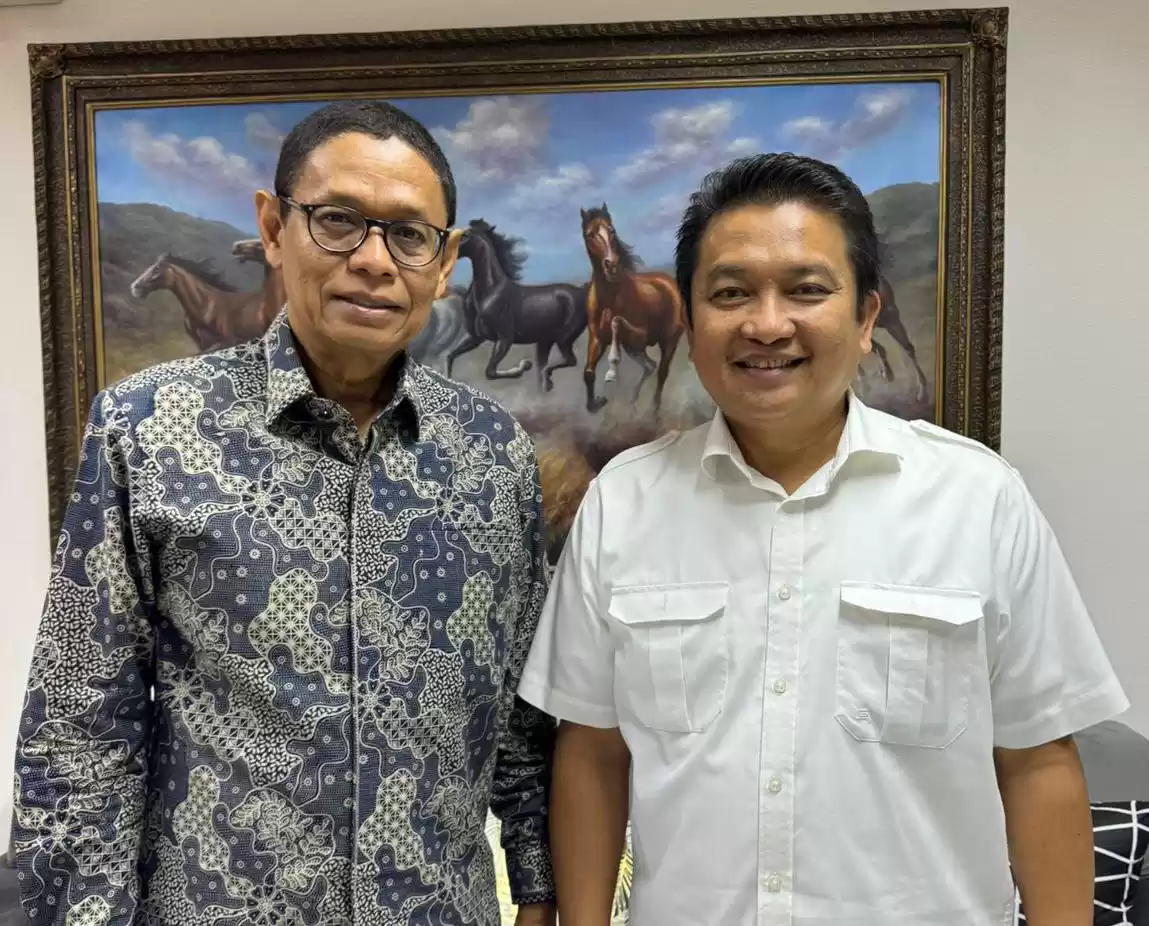 Direktur Utama PT Timah, Ahmad Dani Virsal bertemu Wakil Menteri Investasi/BKPM Yuliot Tanjung (kiri). [Foto: Doc. PT. Timah]