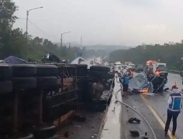 Kecelakaan mau di Tol Cipularang (Foto: Dok MI/Ist)