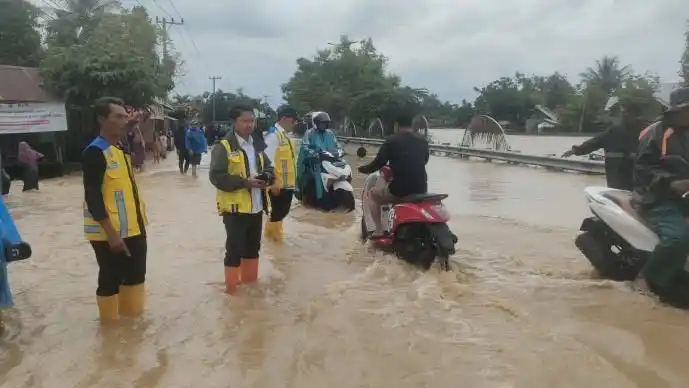 Kementerian Pekerjaan Umum (PU) bergerak cepat menangani kejadian longsor yang menyebabkan amblasnya struktur pada ruas Tol Medan–Kualanamu - Tebing Tinggi, tepatnya di Injak Jembatan KM 41+600 B, Jumat (28/11).