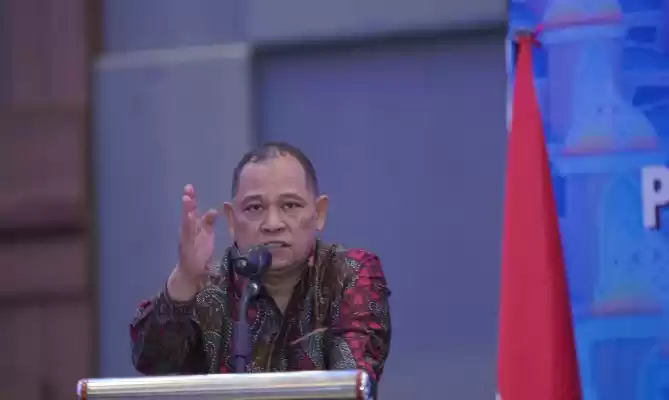 Anggota Bawaslu RI, Totok Hariyono saat menutup kegiatan Rapat Kerja Teknis Penyelesaian Sengketa Pemilihan pada Pemilihan Gubernur dan Wakil Gubernur, Bupati dan Wakil Bupati, Walikota dan Wakil Walikota Tahun 2024 di Makassar. (Foto: Bawaslu)