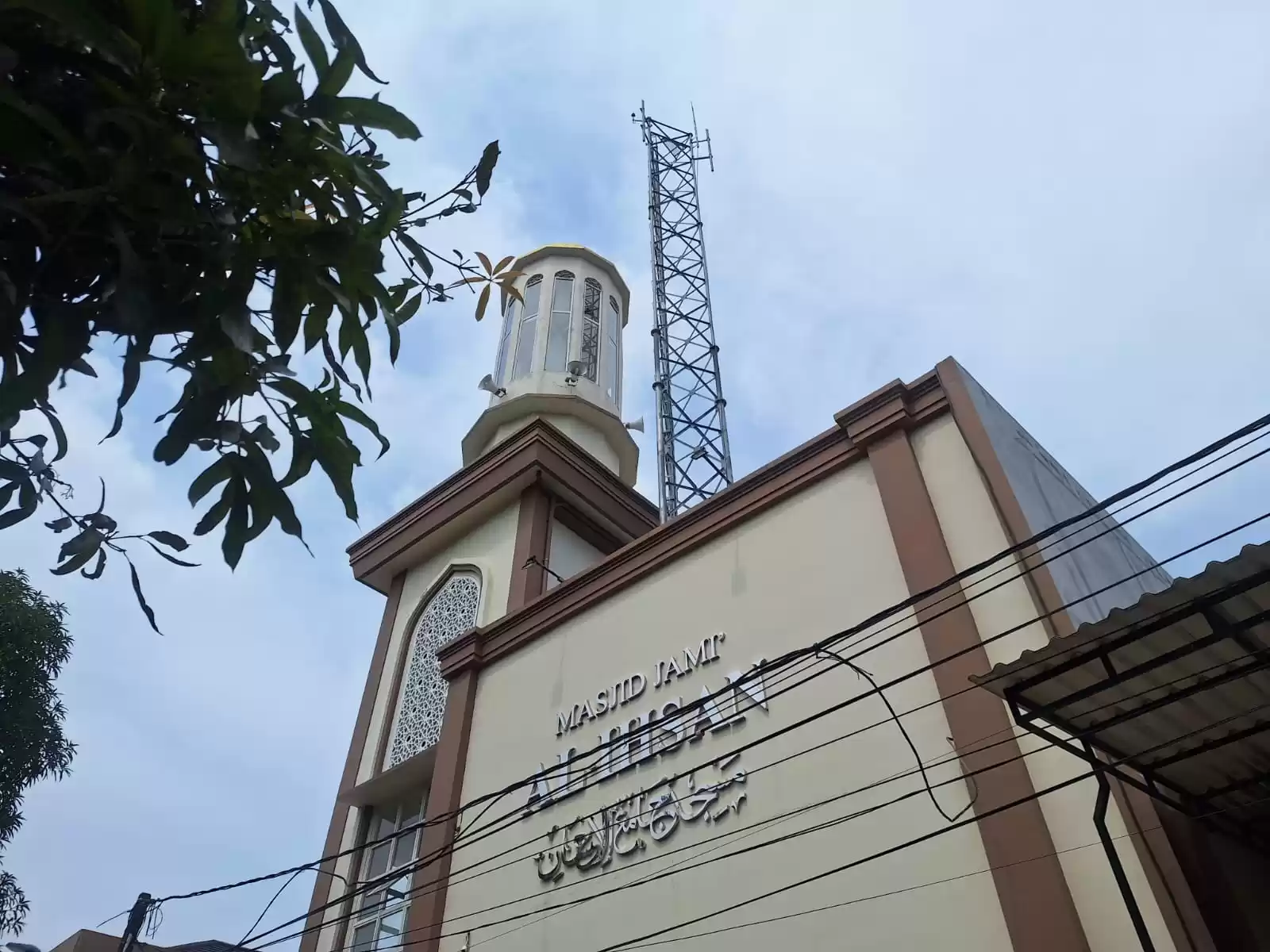 Tower di atas tempat ibadah dikeluhkan warga Kelapa Gading Jakarta Utara