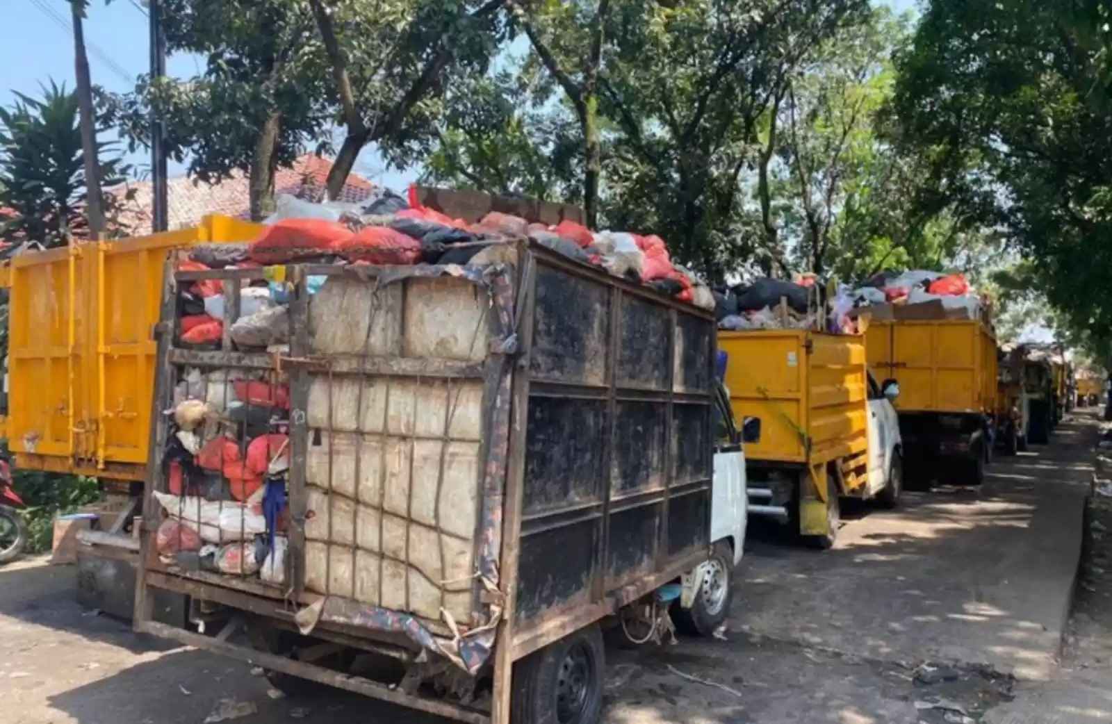 TPA Cipayung "Overload" sopir pengangkut bingung sampah bau dibuang kemana (Foto: Istimewa)