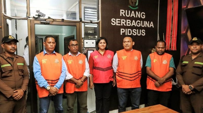 Lima komisioner KPU Kabupaten Kepulauan Aru ditahan jaksa dalam perkara dugaan korupsi. (Foto: ANTARA)