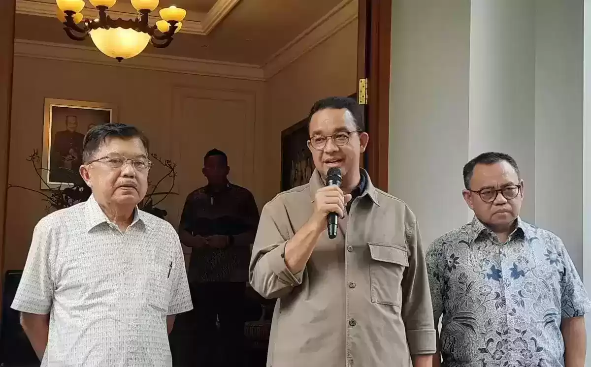 Wakil Presiden ke-10 dan ke-12 RI Jusuf Kalla (kiri) bersama bekas Capres nomor urut 1, Anies Baswedan (tengah) (Foto: Ist)