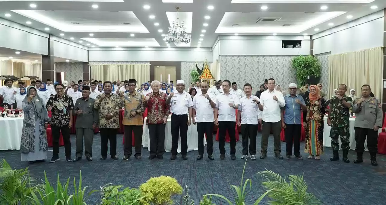 Foto bersama Pj Gubernur Malut, Samsuddin Abdul Kadir, Pengurus Kormi Pusat, dan Pengurus Kormi Daerah (Foto: Biro Adpim)